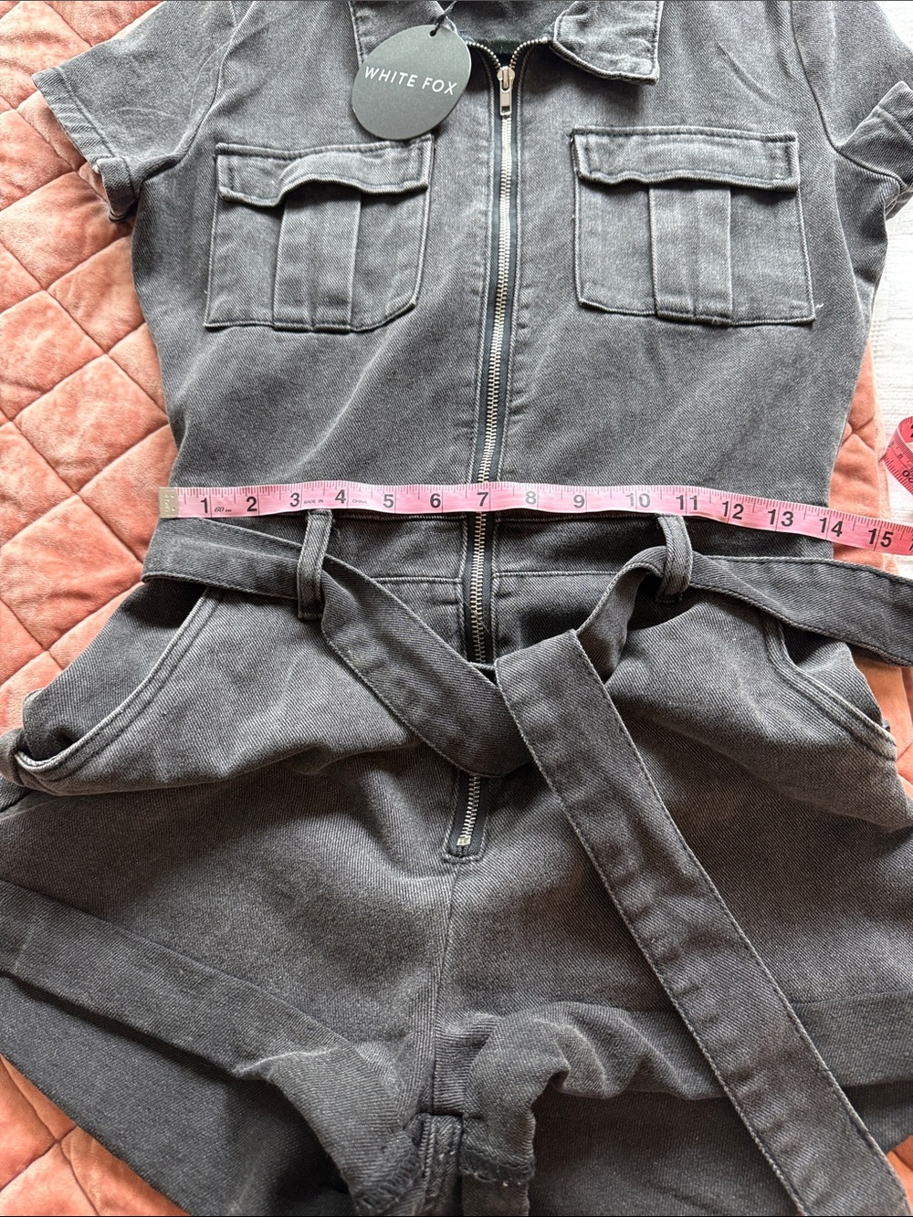 White Fox Boutique Black Short Sleeve Zip Front Utility Romper NWT Size Small - Picture 6 of 9